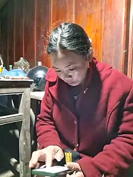 miomio-12 online show from November 2025 01:14:02 PM