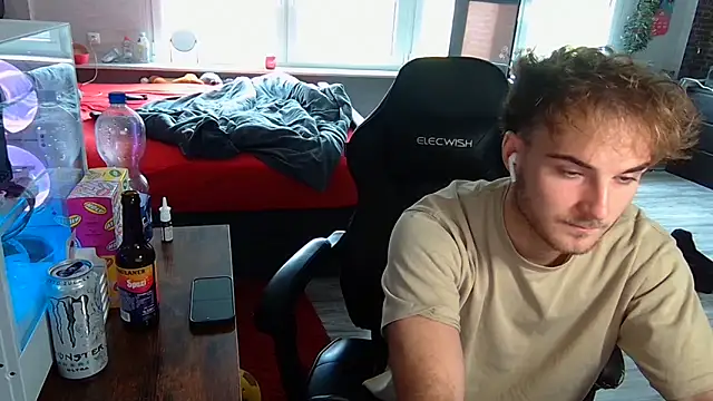 Snapshot of WolkenJunge2006 chatting on October 2025 10:12:02 AM WolkenJunge2006 online show from October 2025 10:12:02 AM