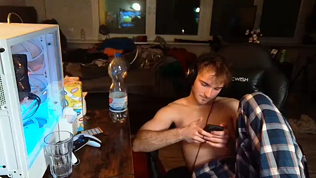 Snapshot of WolkenJunge2006 chatting on November 2025 09:47:01 PM WolkenJunge2006 online show from November 2025 09:47:01 PM