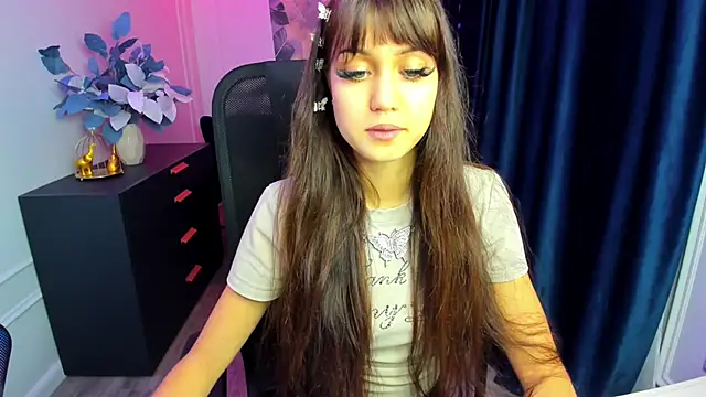 TiffanyYounge online show from November 2025 12:30:01 PM