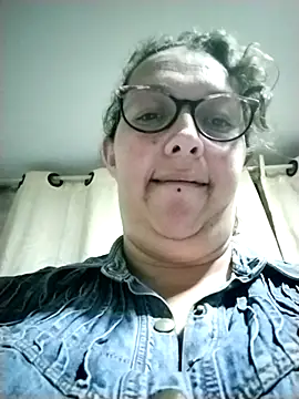 -saraqueen- online show from November 2025 02:10:02 AM