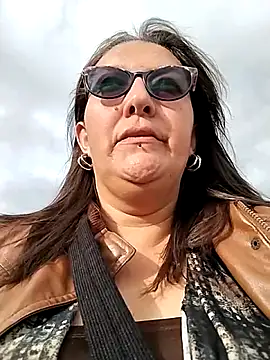 -saraqueen- online show from December 2025 09:10:02 PM