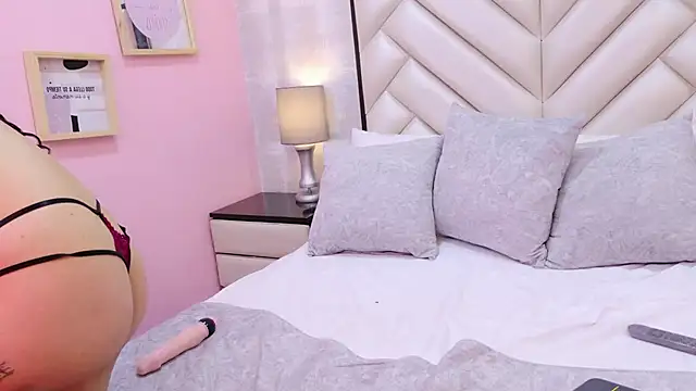 CristalShayy online show from December 2025 03:32:01 PM