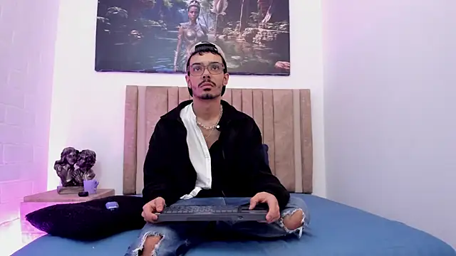 Timothe Evans online show from December 2025 04:10:02 AM