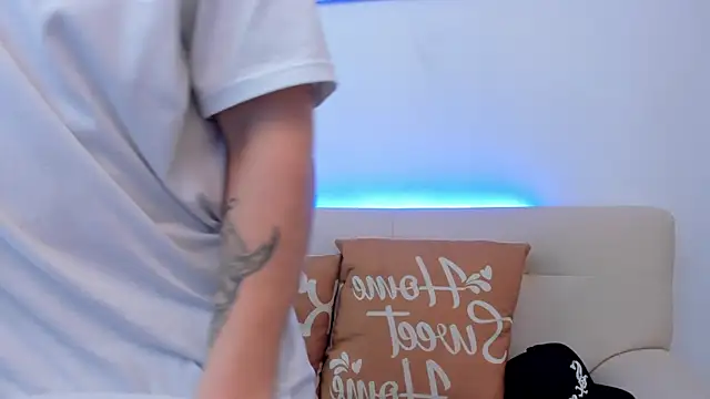 Leoo Miller online show from October 2025 09:17:02 PM