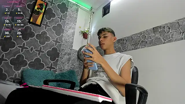 Snapshot of sexyboys_cutex18 chatting on January 2026 10:46:01 PM sexyboys cutex18 online show from January 2026 10:46:01 PM