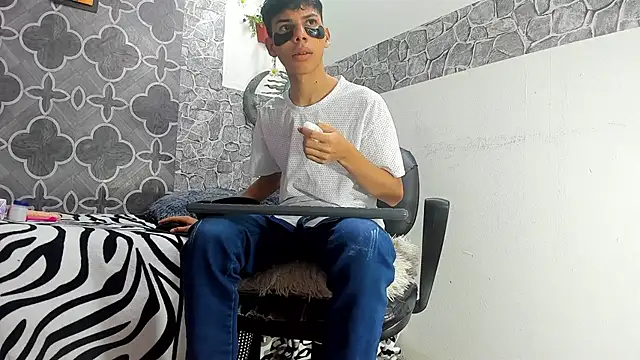 Snapshot of sexyboys_cutex18 chatting on February 2026 08:35:02 PM sexyboys cutex18 online show from February 2026 08:35:02 PM