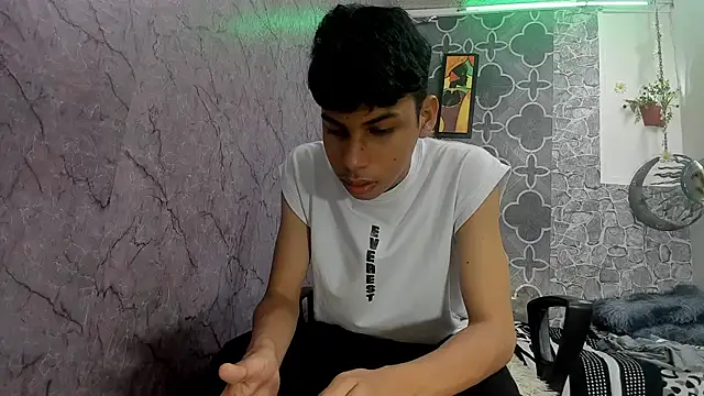 Snapshot of sexyboys_cutex18 chatting on February 2026 11:44:02 PM sexyboys cutex18 online show from February 2026 11:44:02 PM