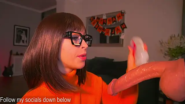 karolineneuer  online show from October 2025 12:12:02 AM