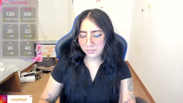 Snapshot of LoveLyy- chatting on May 2026 08:27:01 PM LoveLyy- online show from May 2026 08:27:01 PM