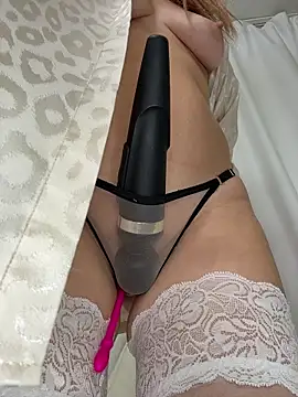 Snapshot of Aurynne chatting on March 2026 08:22:02 PM Aurynne online show from March 2026 08:22:02 PM