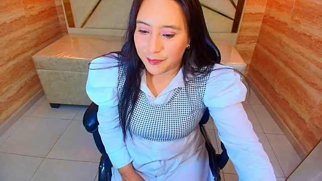 annie  r online show from October 2025 07:47:02 PM