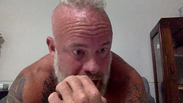 Snapshot of Muscledick40 chatting on June 2026 04:35:02 AM Muscledick40 online show from June 2026 04:35:02 AM