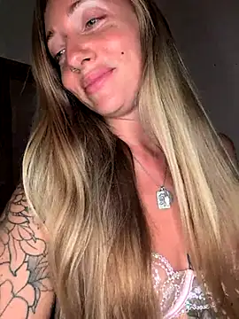 Snapshot of OpheliaRox chatting on October 2025 06:15:01 AM OpheliaRox online show from October 2025 06:15:01 AM