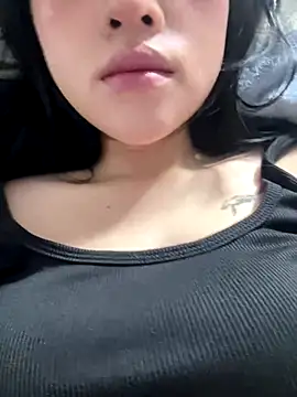 Snapshot of Titlelove chatting on November 2025 09:04:02 AM Titlelove online show from November 2025 09:04:02 AM