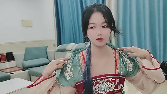 Q Yumi online show from October 2025 12:06:02 PM