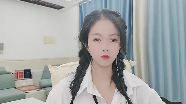 Q Yumi online show from October 2025 12:05:02 PM
