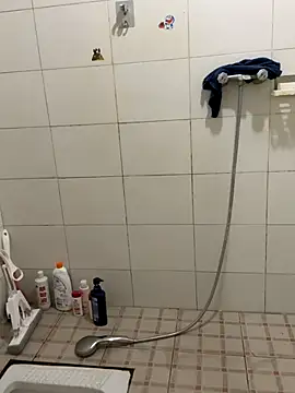 yichengm online show from October 2025 01:00:02 PM