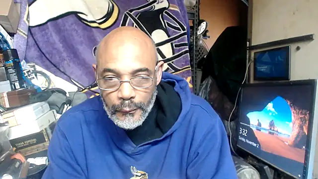 Snapshot of A_CIGAR_MAN chatting on November 2025 08:33:02 PM A CIGAR MAN online show from November 2025 08:33:02 PM