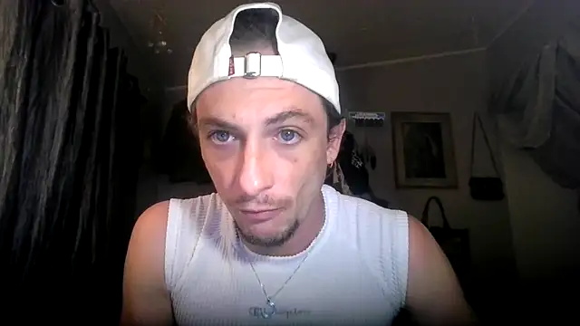 Snapshot of Dubbsssss chatting on May 2026 08:00:01 AM Dubbsssss online show from May 2026 08:00:01 AM