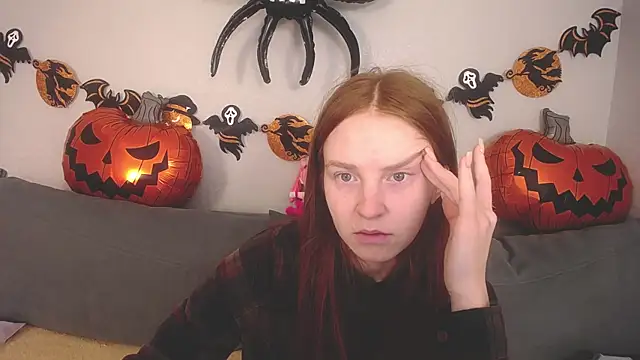 Evarey  online show from November 2025 05:43:02 AM