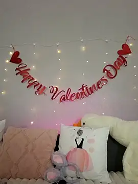 Evarey  online show from February 2026 05:44:01 AM