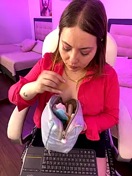 kattee adams online show from December 2025 01:09:02 PM