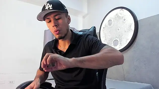 Snapshot of Rurik_Jones chatting on November 2025 12:04:01 PM Rurik Jones online show from November 2025 12:04:01 PM