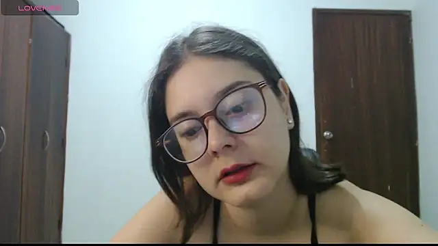 CarlaLorez online show from November 2025 12:47:01 PM