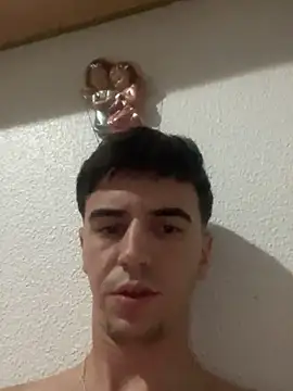 Snapshot of suarezz_ chatting on October 2025 10:18:01 PM suarezz  online show from October 2025 10:18:01 PM