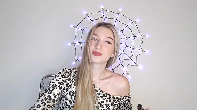 Lucyreeel  online show from October 2025 01:55:02 PM