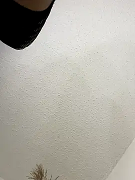 SiaraRealist online show from October 2025 04:34:01 AM