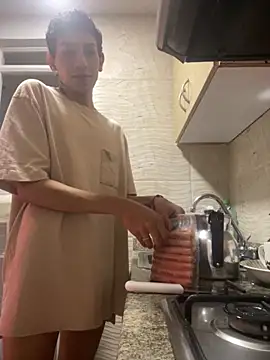 SiaraRealist online show from November 2025 08:08:01 PM