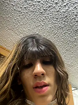 SiaraRealist online show from December 2025 06:40:02 AM