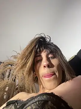 SiaraRealist online show from April 2026 01:47:02 AM