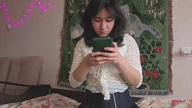 Snapshot of MiaLovelyOne chatting on April 2026 06:20:01 AM MiaLovelyOne online show from April 2026 06:20:01 AM