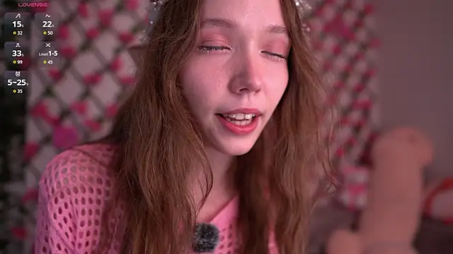 Petite Polly online show from November 2025 06:10:01 PM