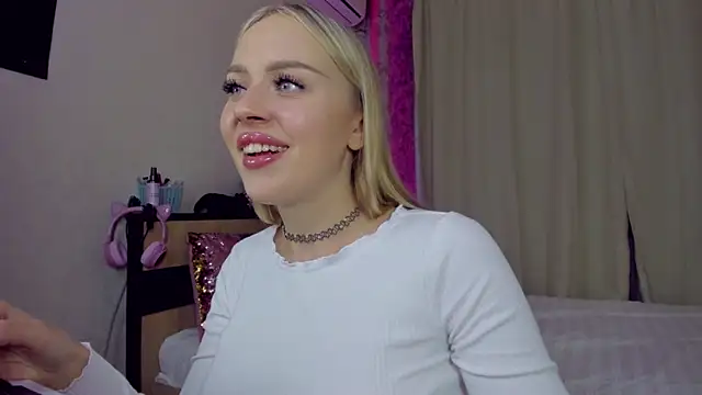 CeaneLino online show from October 2025 07:00:01 PM