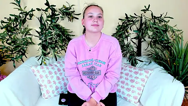 Snapshot of NoreneEllie chatting on October 2025 11:41:02 AM NoreneEllie online show from October 2025 11:41:02 AM