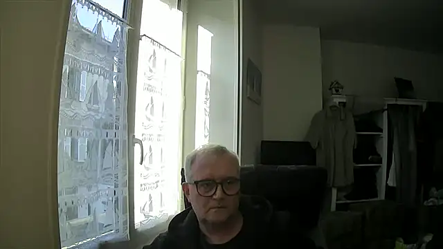 macdut67 online show from October 2025 04:04:02 PM