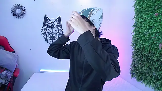 Emo Boy  online show from December 2025 12:25:02 PM