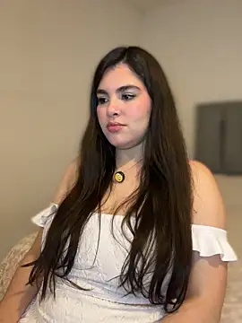 Snapshot of Isabella_LaRue chatting on April 2026 02:50:02 AM Isabella LaRue online show from April 2026 02:50:02 AM