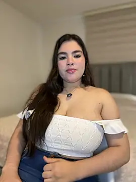 Snapshot of Isabella_LaRue chatting on April 2026 01:40:01 PM Isabella LaRue online show from April 2026 01:40:01 PM