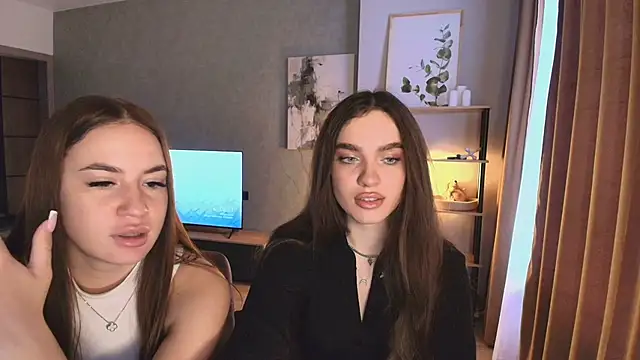 MayaGlow online show from November 2025 05:22:02 AM