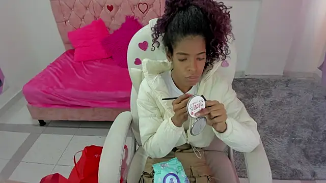 thianahorny online show from February 2026 01:38:02 PM