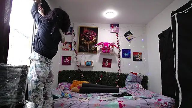 thianahorny online show from April 2026 12:32:02 PM