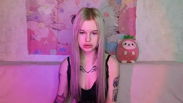 Snapshot of HoneyGold_ chatting on December 2025 04:53:02 AM HoneyGold online show from December 2025 04:53:02 AM