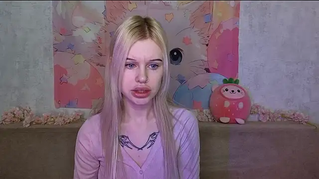 Snapshot of HoneyGold_ chatting on February 2026 04:00:02 AM HoneyGold online show from February 2026 04:00:02 AM