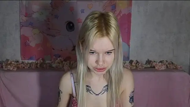 Snapshot of HoneyGold_ chatting on February 2026 04:08:01 AM HoneyGold online show from February 2026 04:08:01 AM