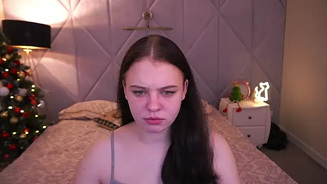 SnowWhiti online show from December 2025 06:41:02 AM